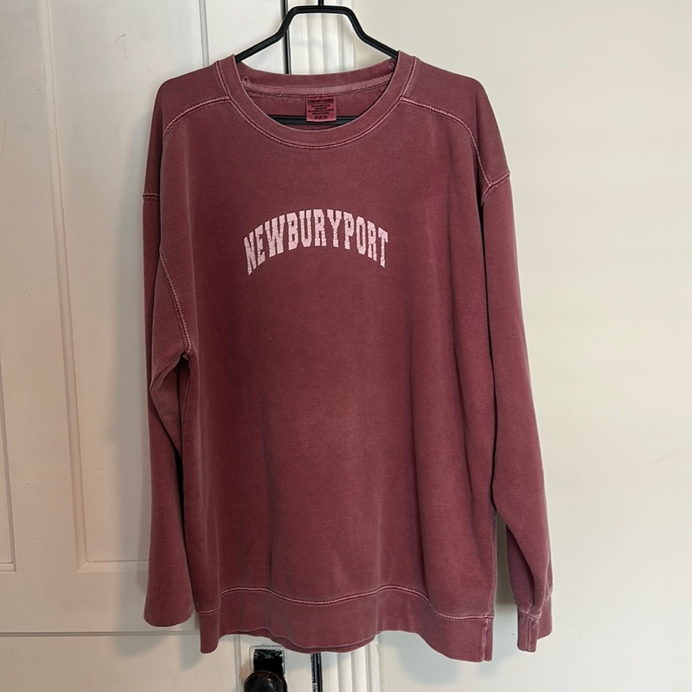 Pink/burgundy Newburyport Crewneck X-LARGE great condition don’t wear it